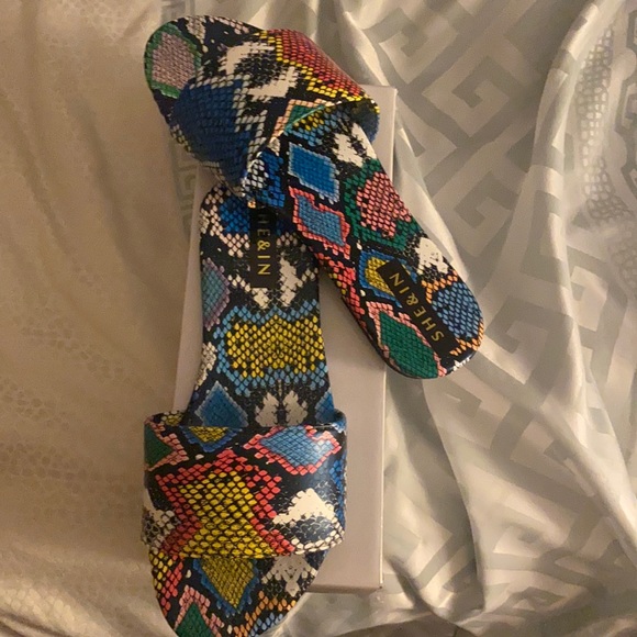 Sandals - Picture 1 of 1